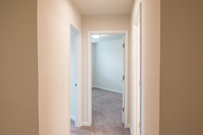 Building Photo - Beautiful Gallatin Townhome w/ Appliances!