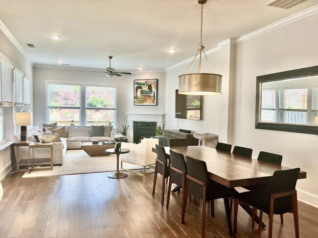 Building Photo - LUXURY TOWNHOME near Southend