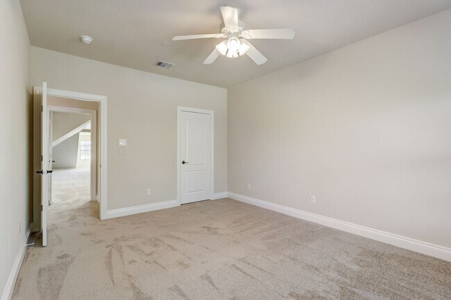 Building Photo - July Move-In Special - Spring Branch Oasis...