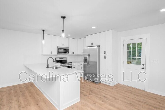 Building Photo - 10 Valley View Dr