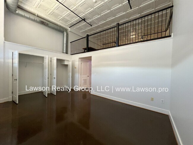 Building Photo - 319 Campbell Ave SW