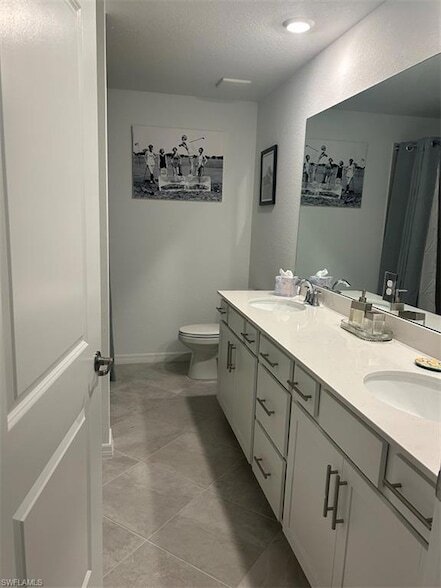 Building Photo - 15375 Grn Acrs Ave