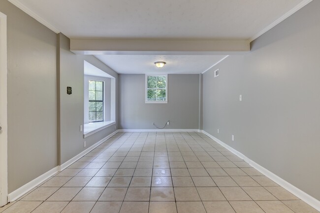 Building Photo - 1221 Harwood Dr