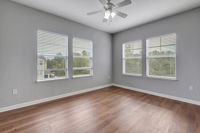Building Photo - 2801 Chancellorsville Dr