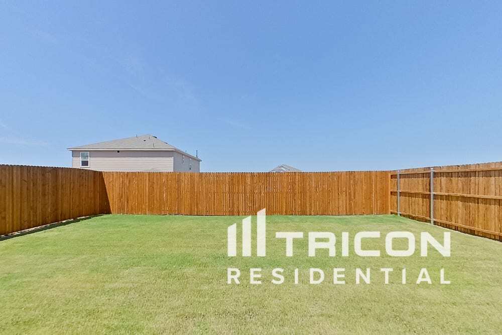 Building Photo - 2410 Carlow Ln