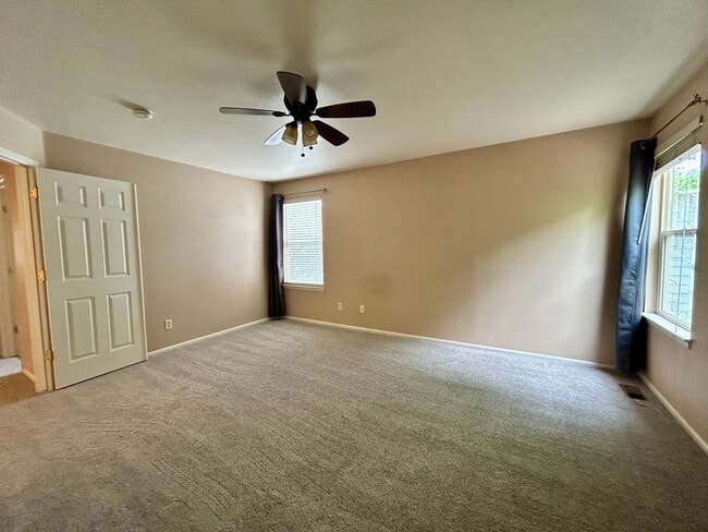 Building Photo - Spacious 3Bd Home in the Broadlands