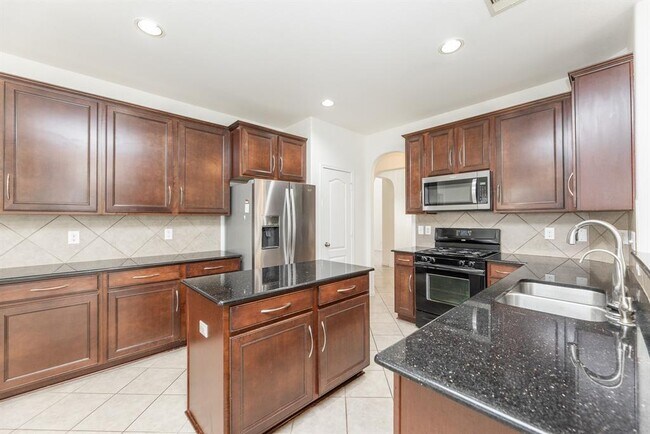 Building Photo - 25951 Ravenside Dr