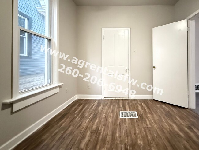 Building Photo - 2 Bedroom House - $300 off first months rent