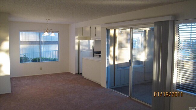 Building Photo - 355 Parkview Terrace