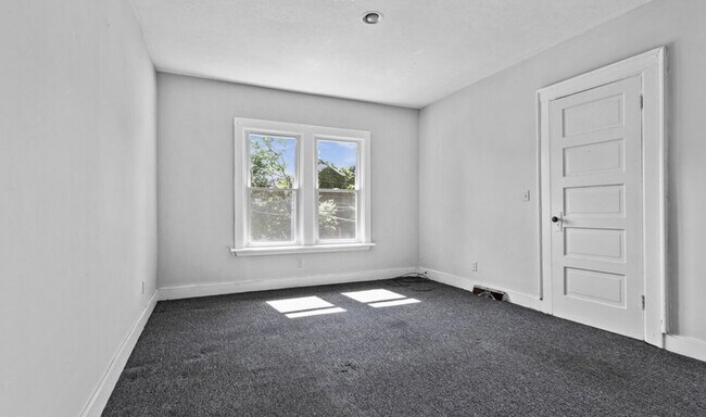 Building Photo - Salina S 1815 1817