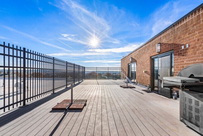 Building Photo - 275 U.S. 20-SI ID1240408P