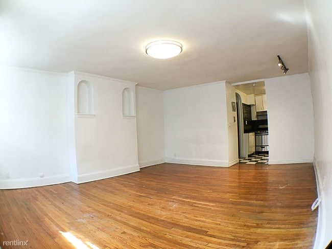 Building Photo - 135 Willow St