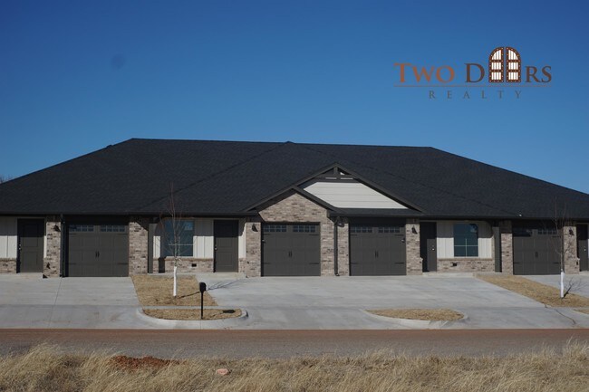 Building Photo - 439 Summit Ridge Dr