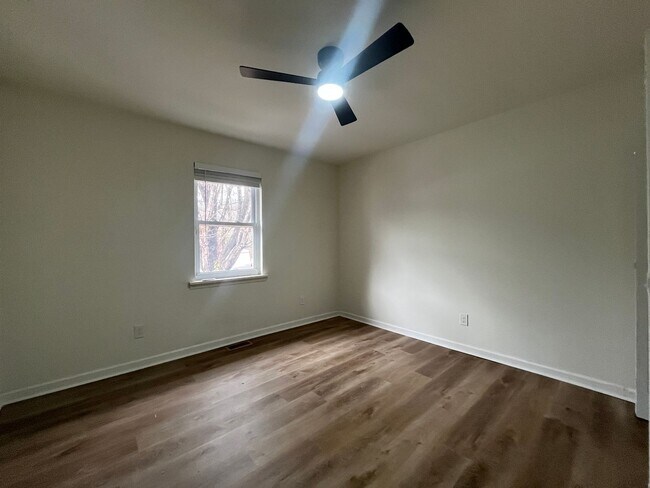 Building Photo - Newley Remodeled!