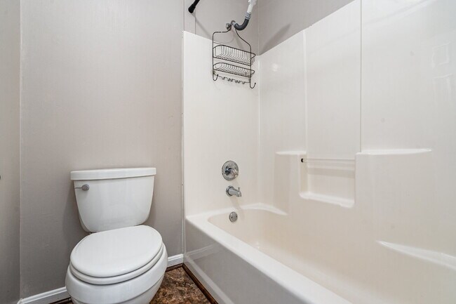 Building Photo - Charming One-Level Home in Quiet Cul-de-Sa...
