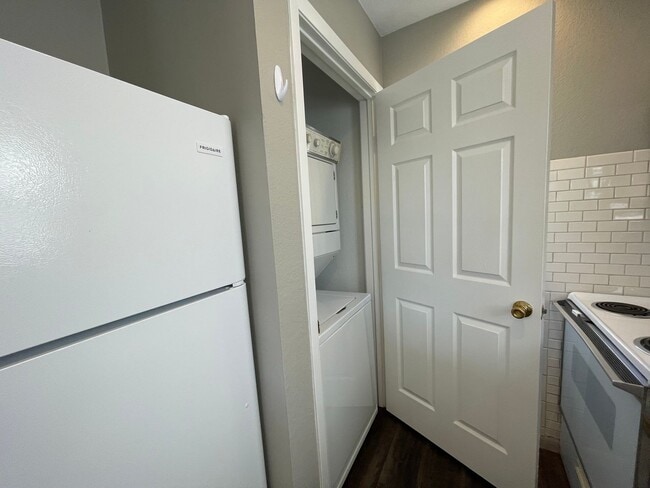 Building Photo - 2 bedroom 2 bath Apartment for Rent in Branson, Missouri -  Walk IN