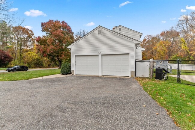 Building Photo - 45 Stanford Dr