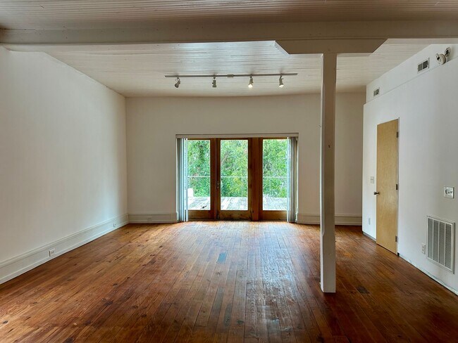 Building Photo - 103 S Main St