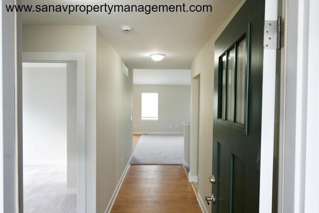 Building Photo - Stunning Single Family Home in Norwalk!