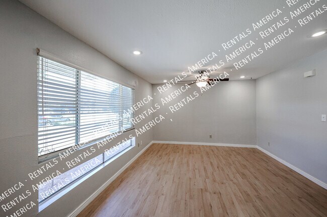 Building Photo - 1052 S San Jose