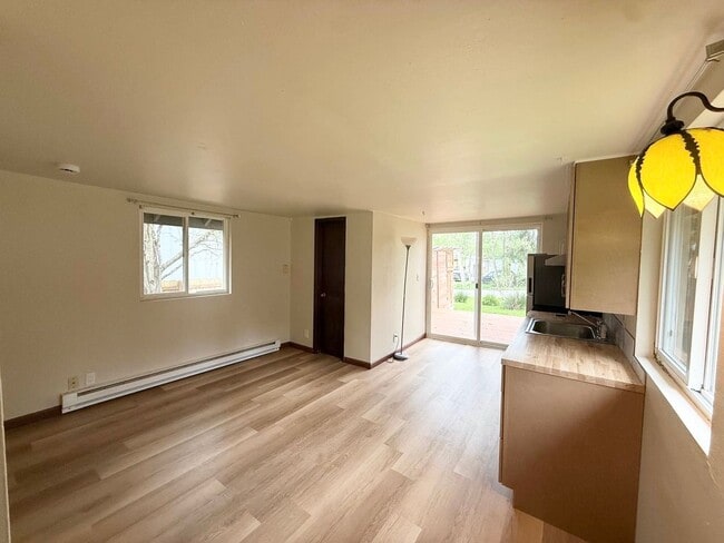 Building Photo - Clean and cozy cabin in Suquamish.