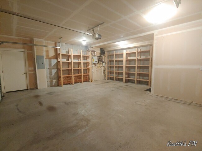 Building Photo - Beautiful 2 Bedroom Townhome in Issaquah- ...