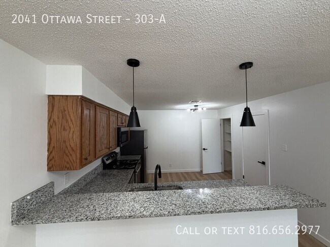 Building Photo - 2041 Ottawa St