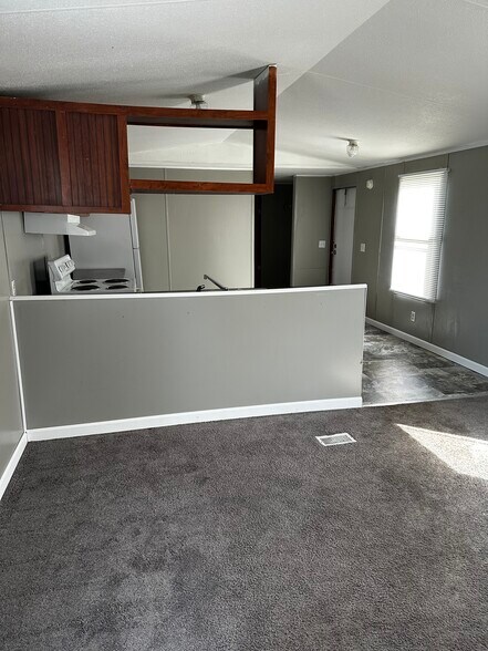 Building Photo - 32 Somerset Dr