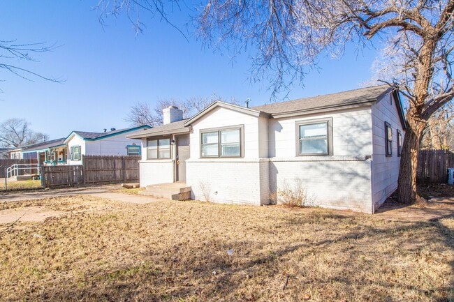 Building Photo - Great 3 Bedroom 1 Bathroom House