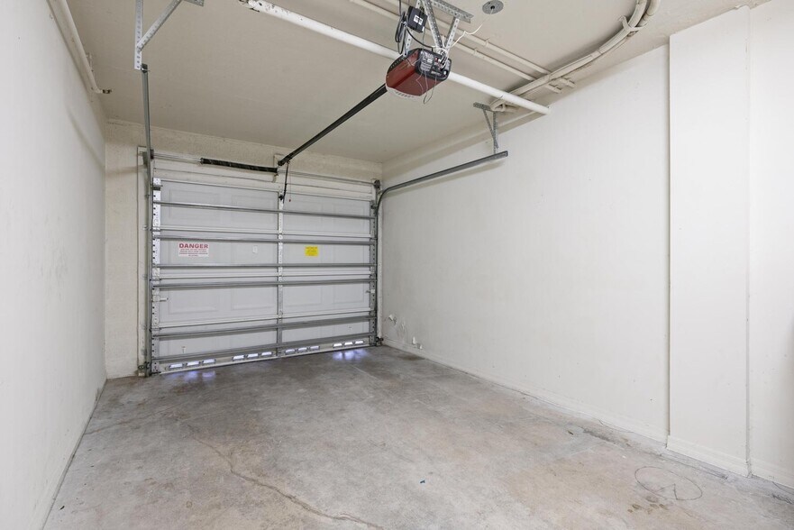 Building Photo - 6530 Emerald Dunes Dr