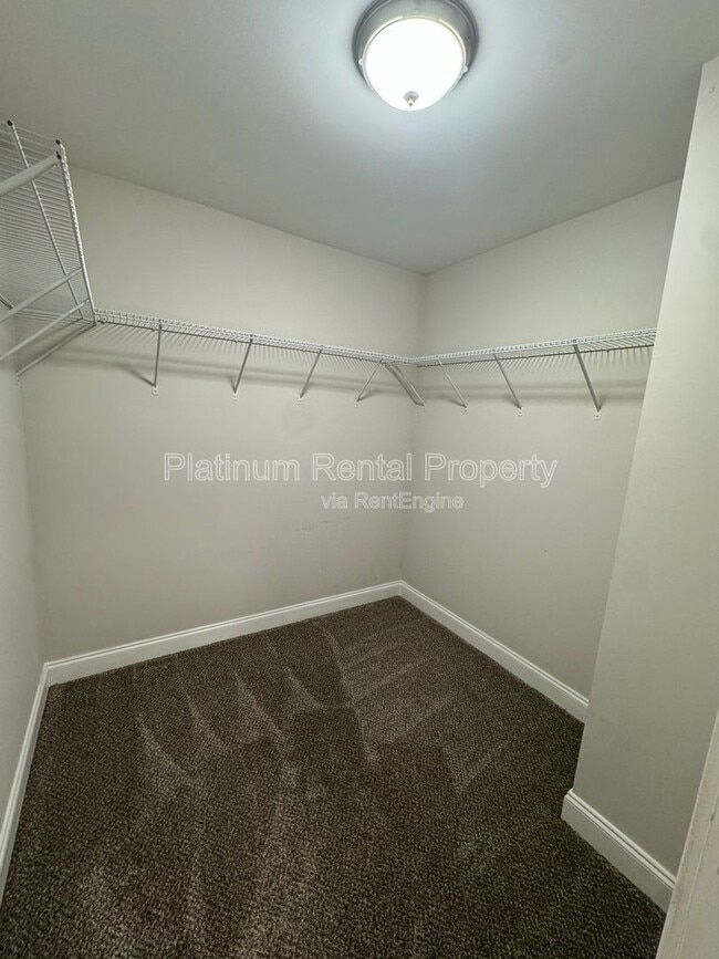 Building Photo - 2793 Oakvale Falls Dr