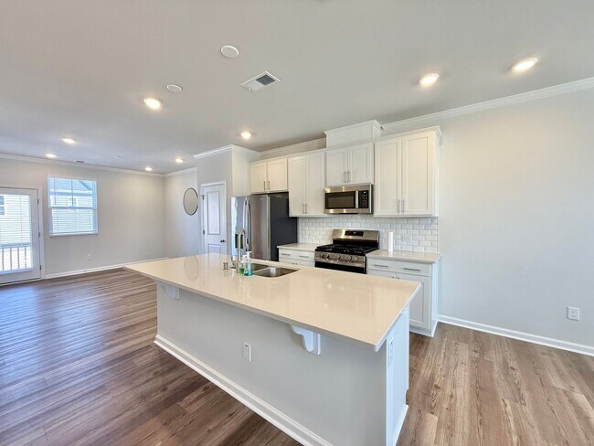 Building Photo - Gorgeous 3BD, 3.5BA Apex Townhome with 1-Car Garage in an HOA Community