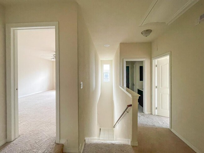 Building Photo - 10940 Chazenwood Dr