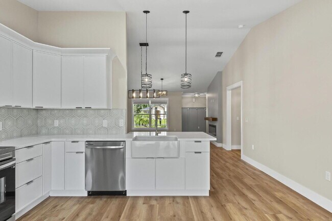 Building Photo - Modern Living Awaits!