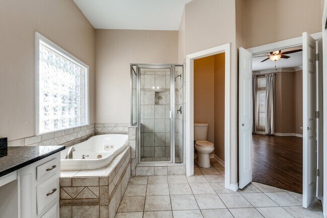 Building Photo - 529 Chippendale Dr