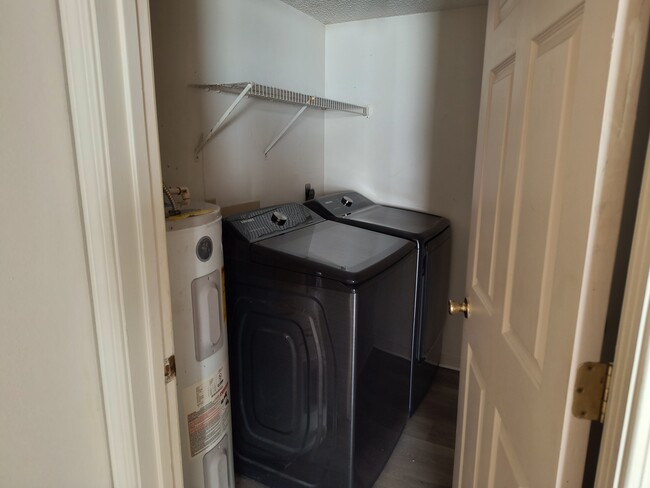 Washer/dryer included in laundry room - 14 Hollycrest Blvd