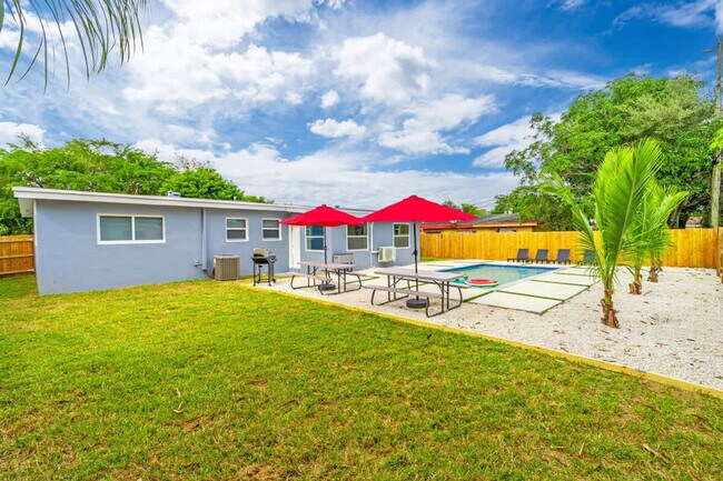 Building Photo - 17621 NE 7th Ave