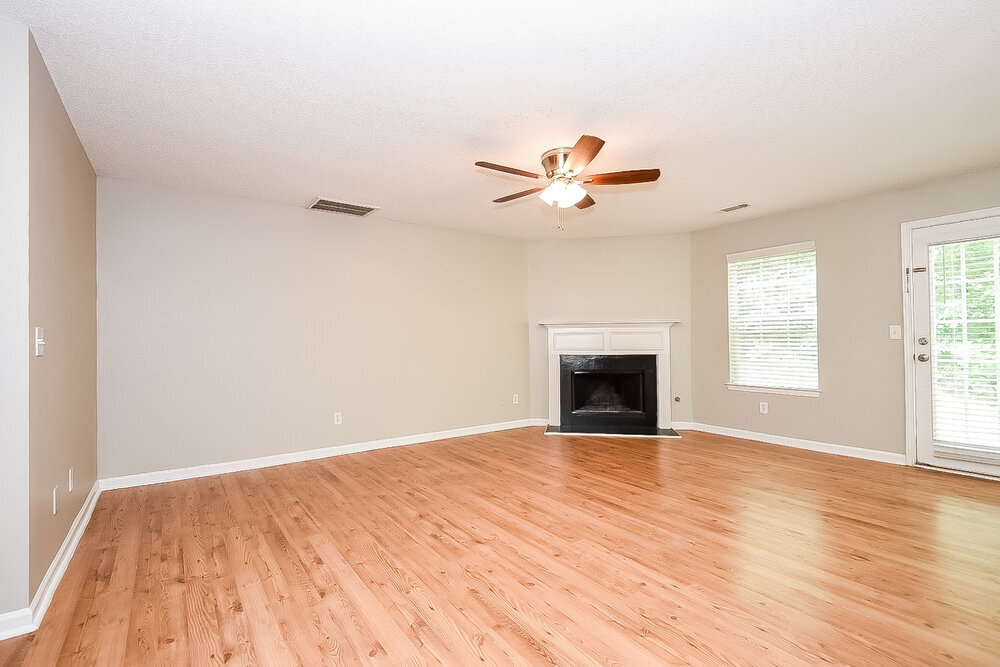 Building Photo - 123 Hidden Creek Dr