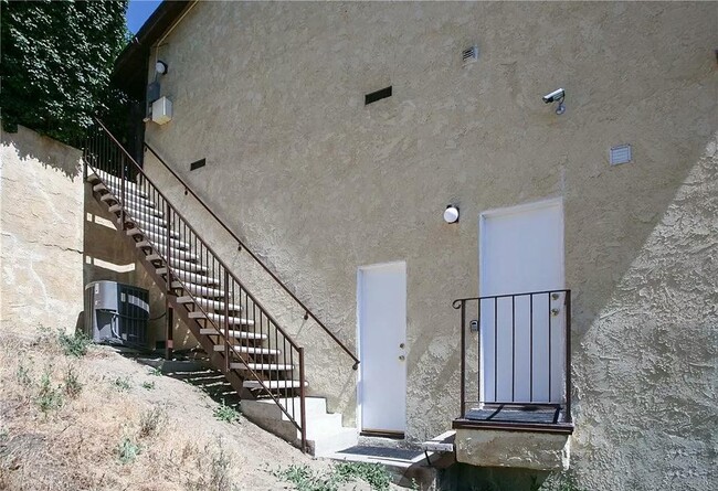 Stairs leading frm side entrance - 3568 Gladiola Dr