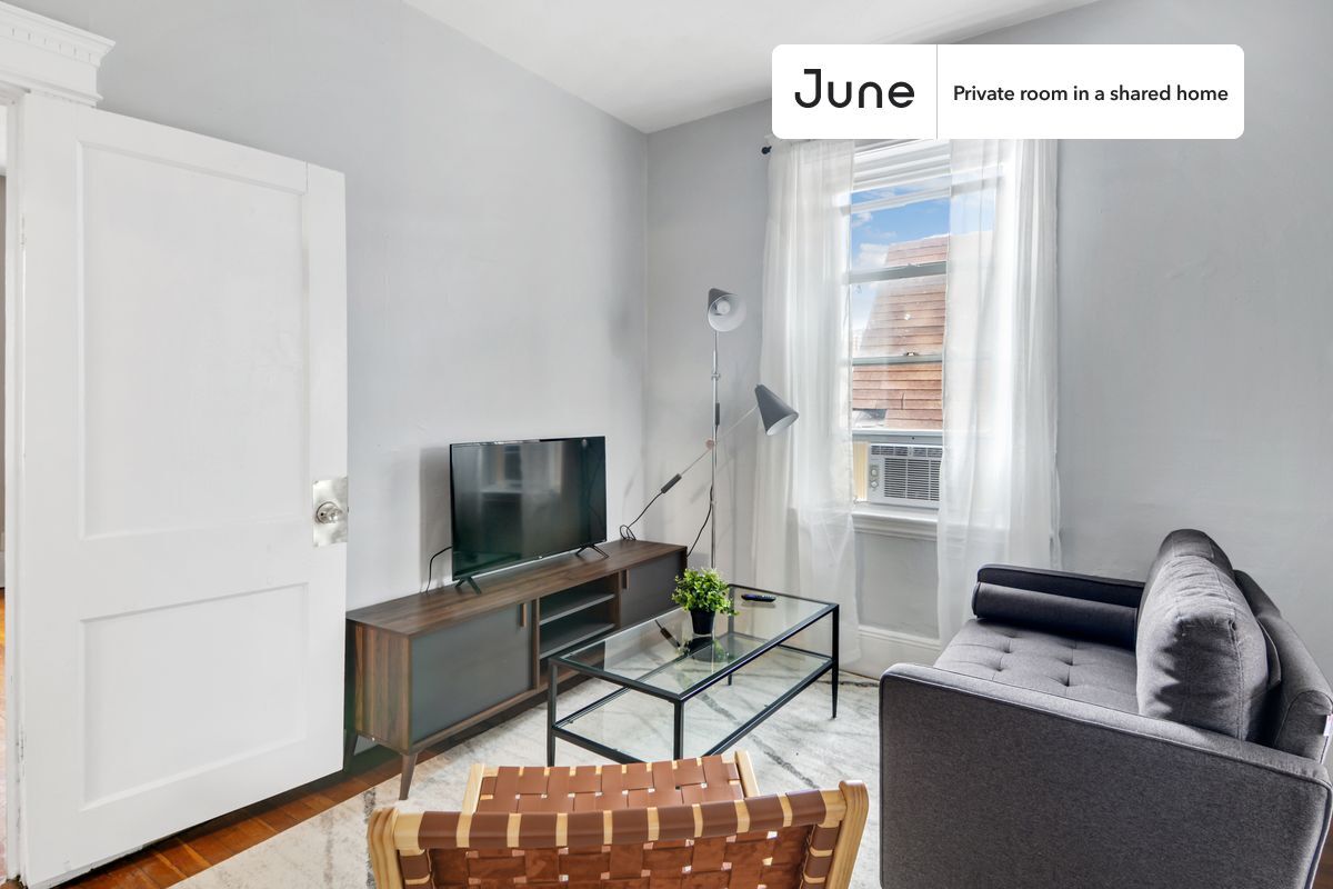 Building Photo - Room in Shared 3 bed/1 bath home