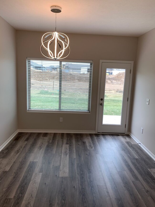 Building Photo - Zero entry ranch townhome with 2 stall garage. Spacious 2 bedrooms with walk in closets, 2.5 bath...