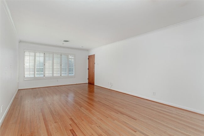 Building Photo - 6525 E Mockingbird Ln