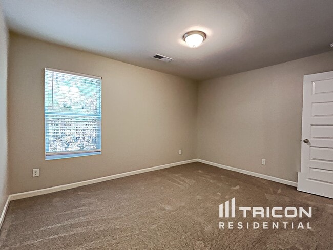 Building Photo - 3650 Lebella Ln