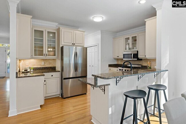 Building Photo - 669 Palisades Dr