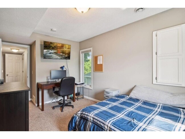 Building Photo - 3023 Dupont Ave S