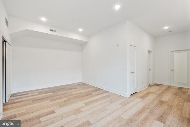 Building Photo - 5034 Florence Ave