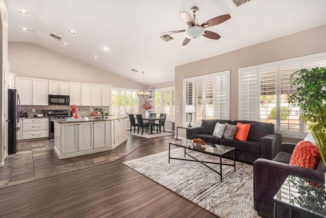 Building Photo - 3-bedroom plus bonus room with 3-car garag...