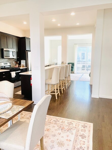 Building Photo - 33 Parkside Ln