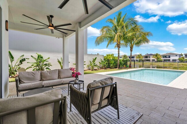 Building Photo - 8239 Oceanus Dr