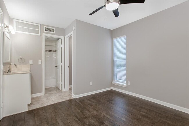 Building Photo - 4319 McKinney Ave